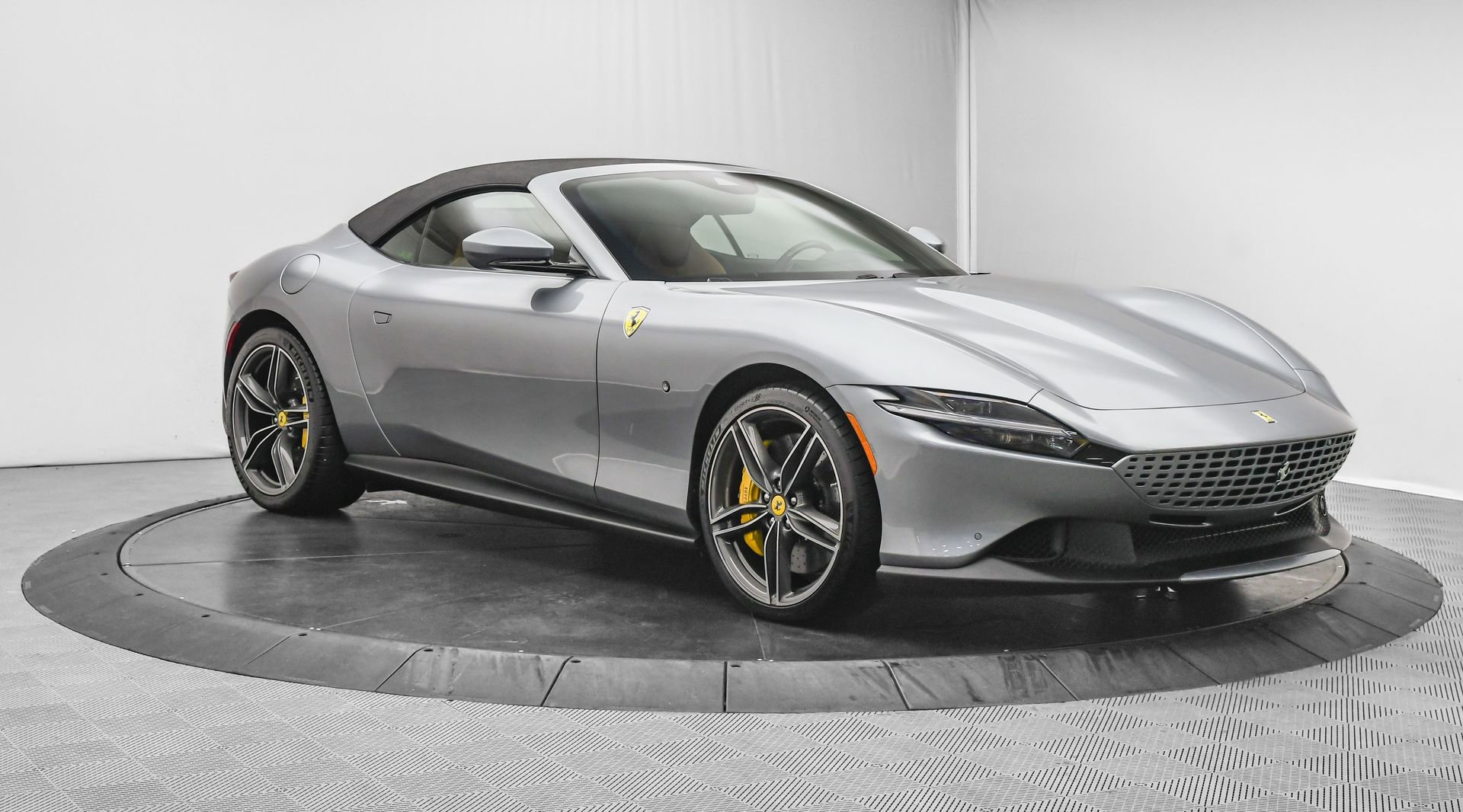 Used 2025 Ferrari Roma Spider image 59