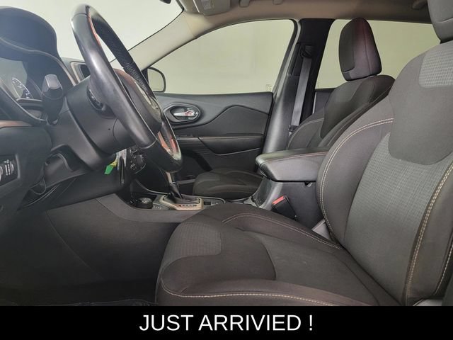 Used 2016 Jeep Cherokee Latitude AWD/4WD image 13