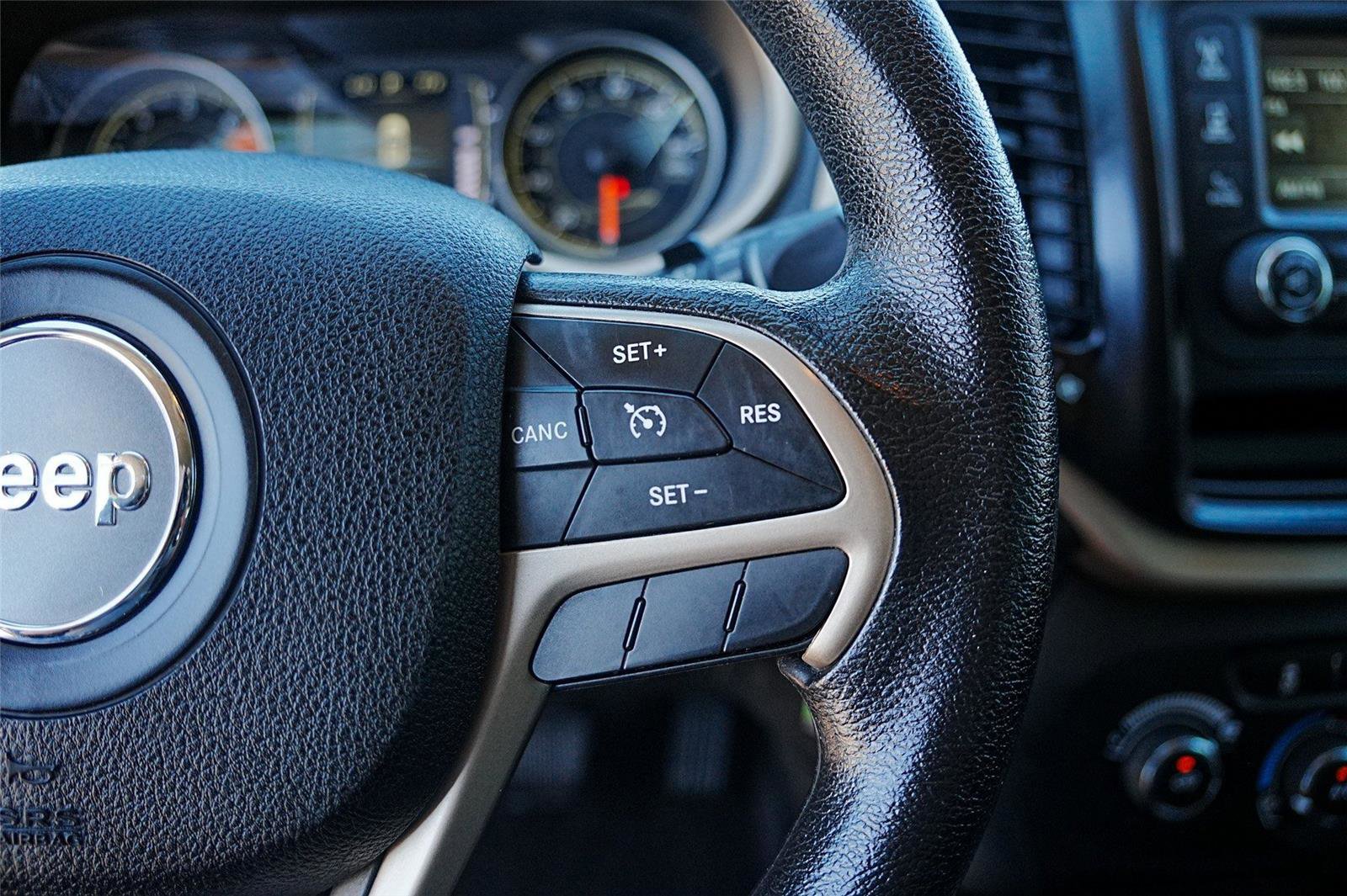 Used 2016 Jeep Cherokee Sport image 16