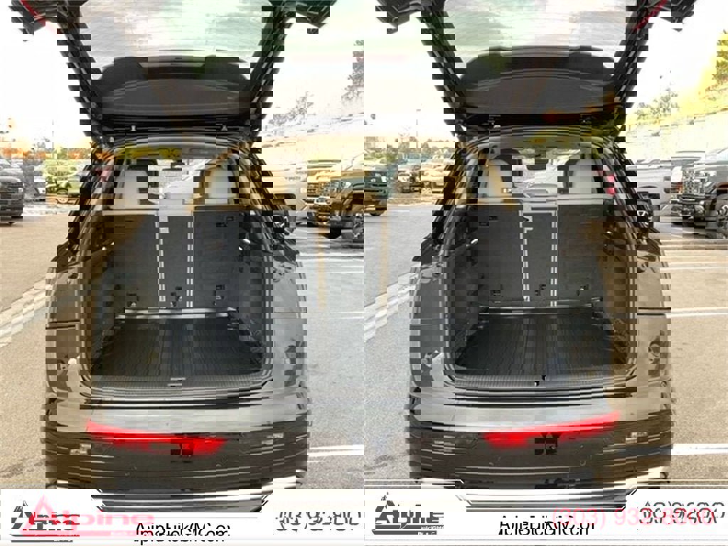 Used 2023 Audi Q5 2.0T Premium w/ Convenience Package image 16