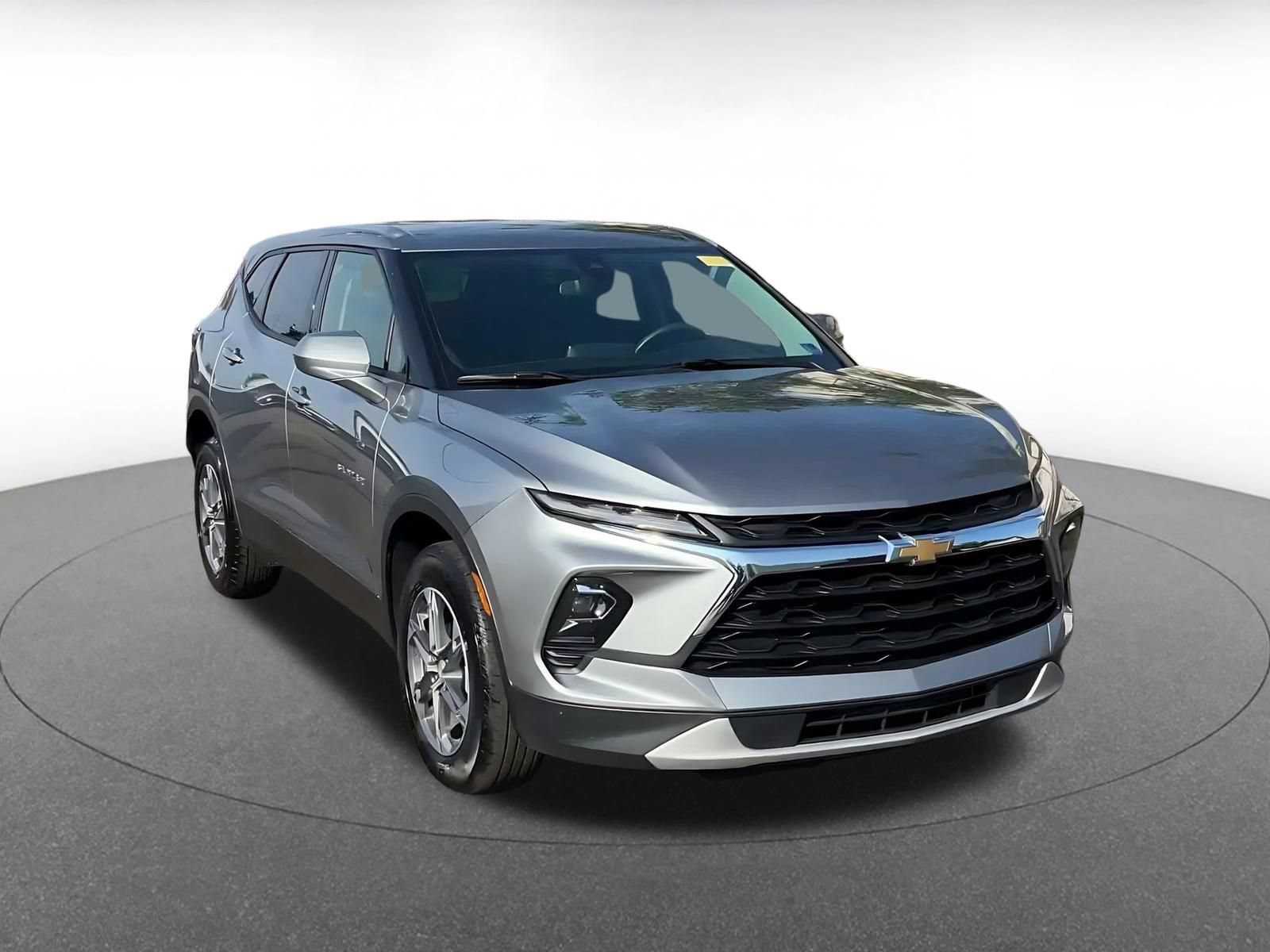 Used 2026 Chevrolet Blazer LT FWD image 3