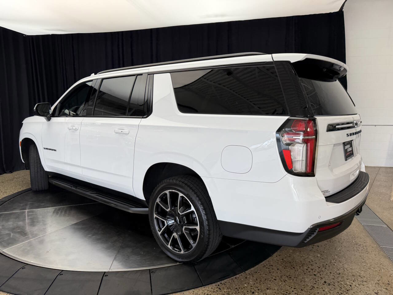 Used 2022 Chevrolet Suburban RST w/ Luxury Package AWD/4WD image 5