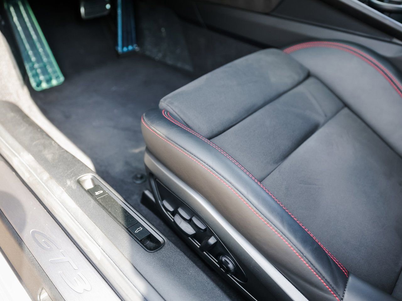 Certified 2024 Porsche 911 GT3 image 14