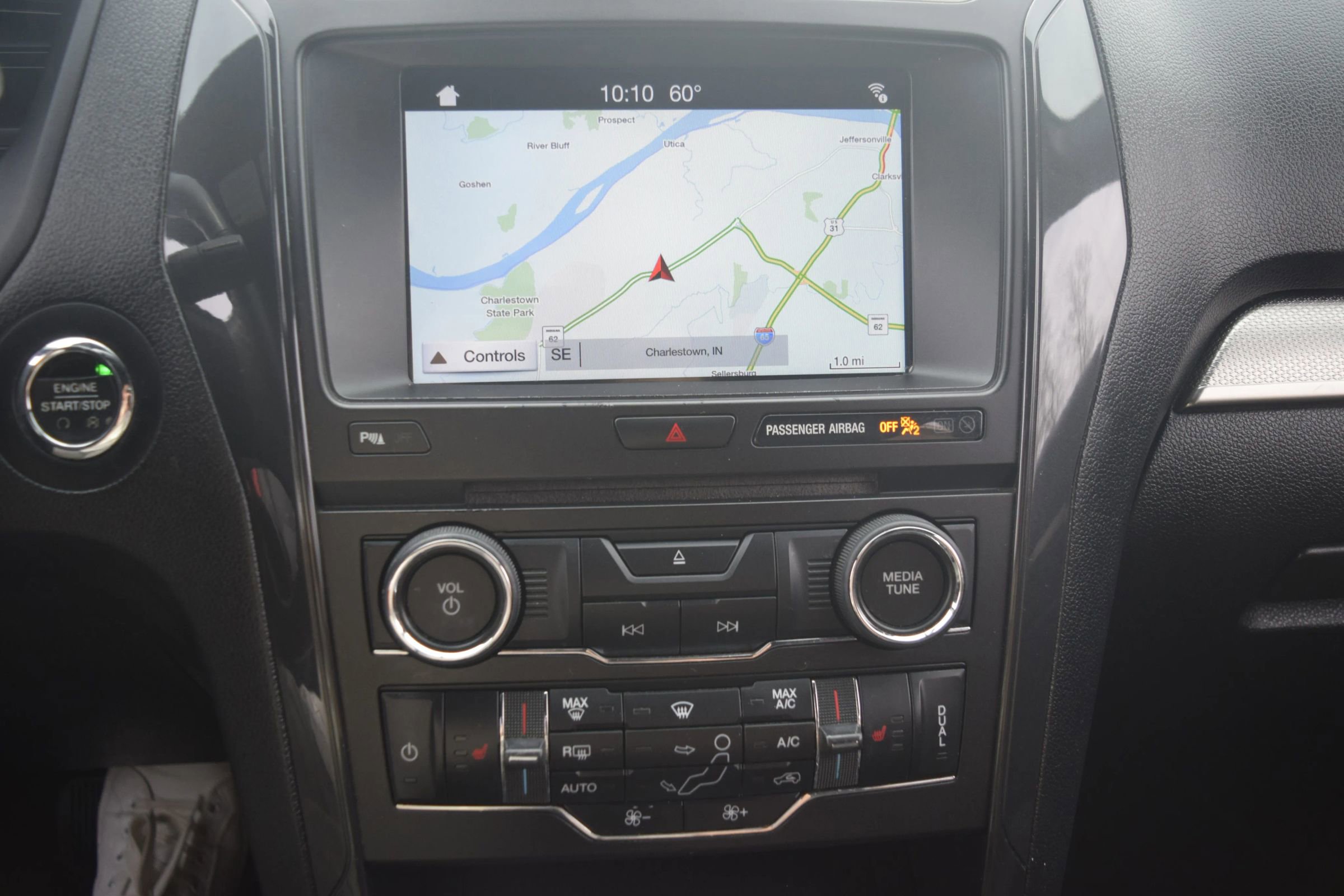 Used 2018 Ford Explorer XLT w/ Equipment Group 202A image 11