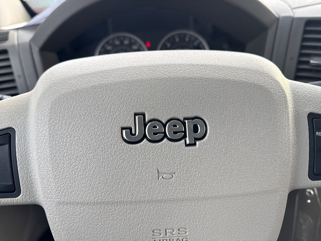 Used 2005 Jeep Grand Cherokee Limited image 25