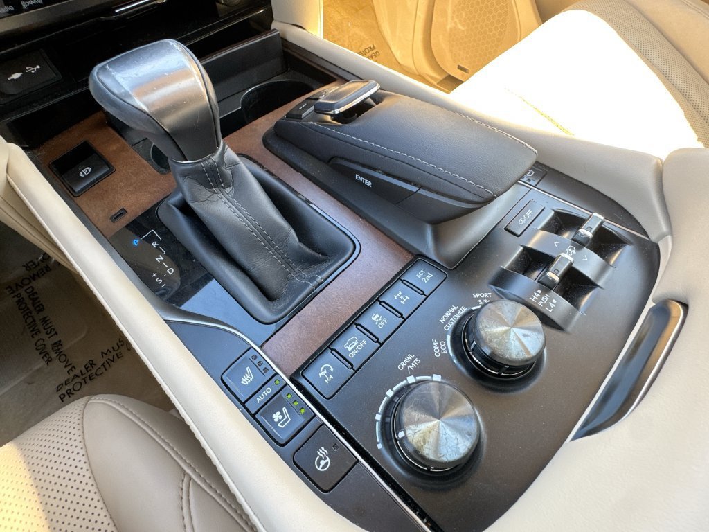 Used 2019 Lexus LX 570 4WD w/ Luxury Package image 29