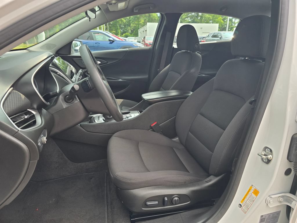 Certified 2025 Chevrolet Malibu LT FWD image 9