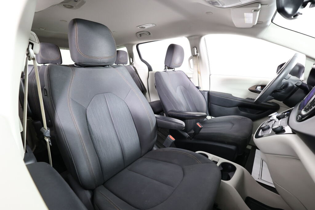 Used 2017 Chrysler Pacifica Touring image 23