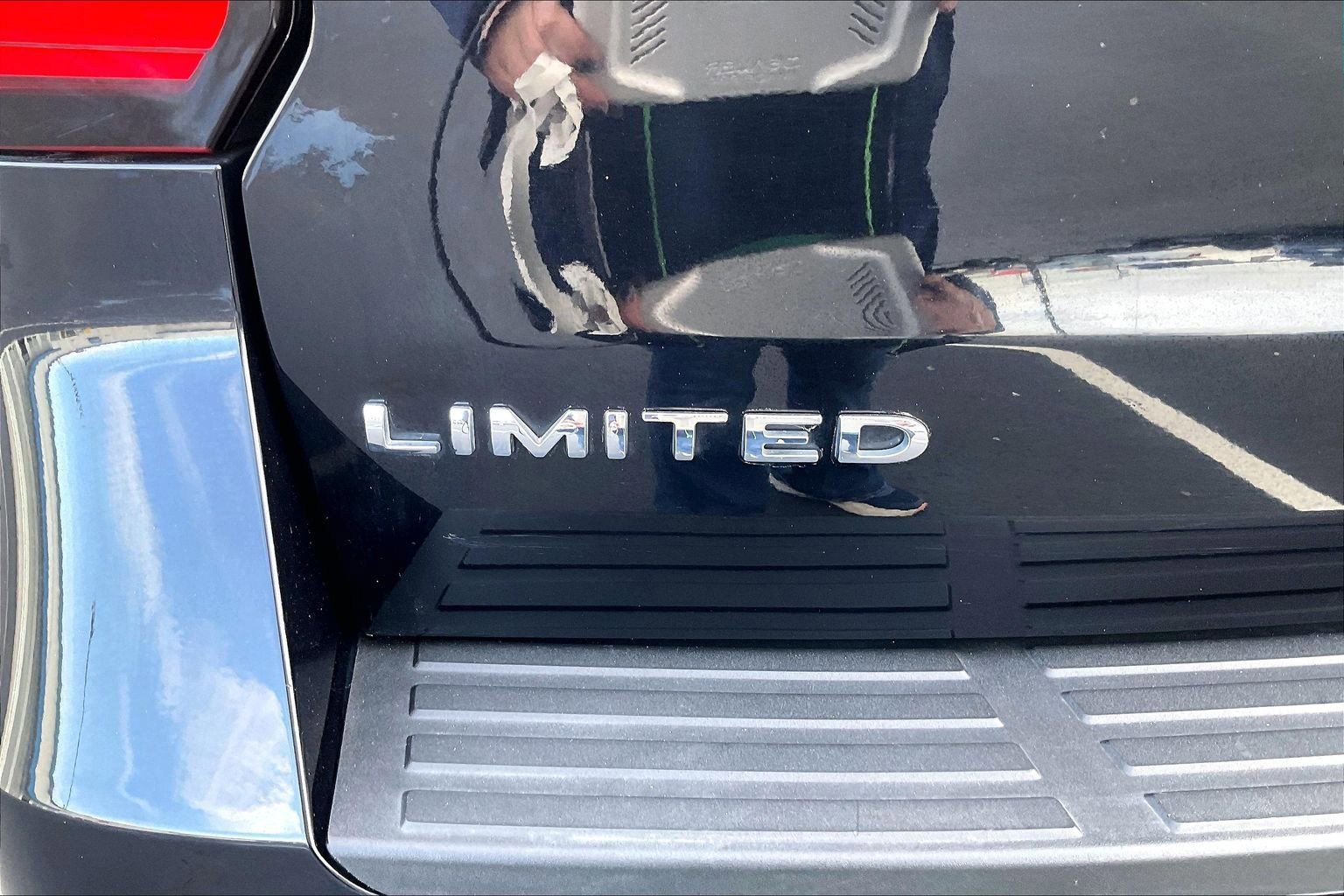 Used 2023 Ford Expedition Limited image 8