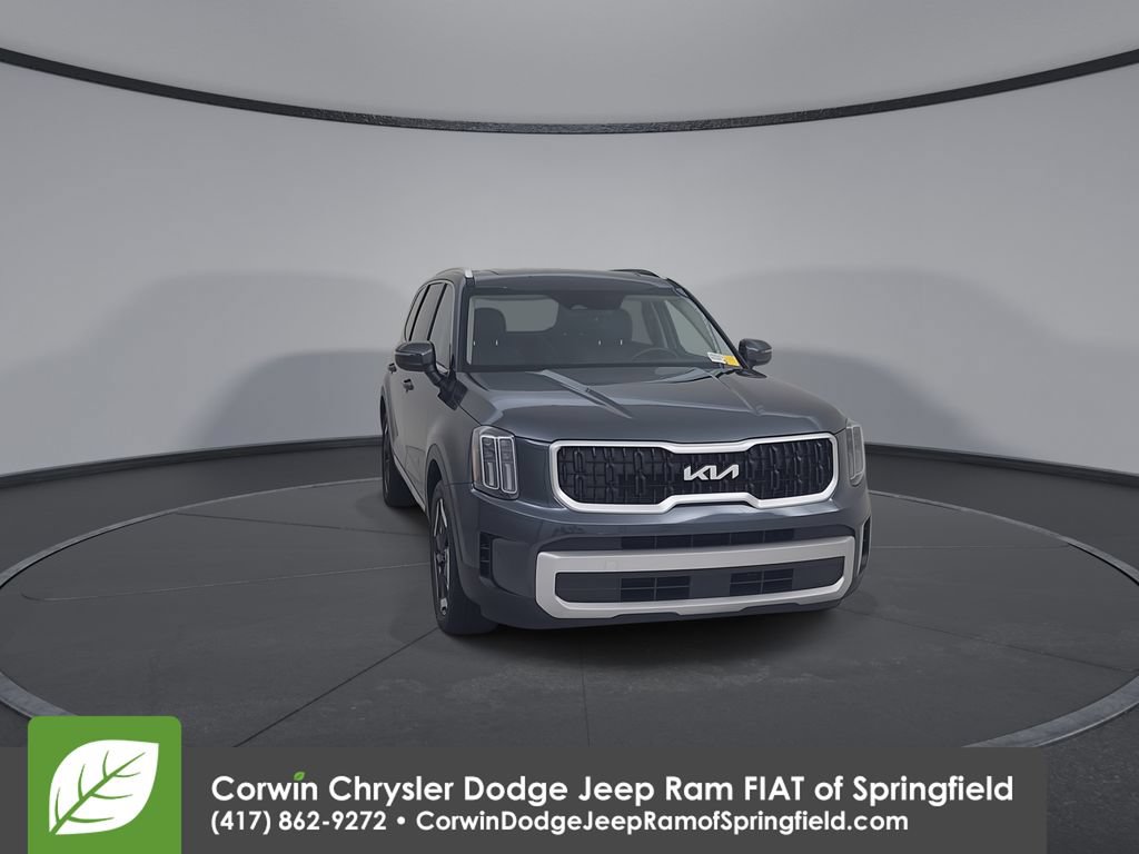 Used 2024 Kia Telluride EX w/ EX Captain's Chair Package FWD image 4