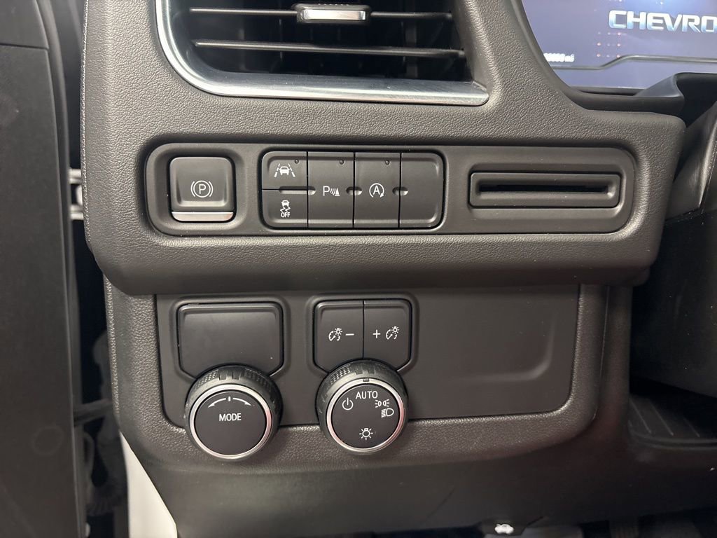 Used 2023 Chevrolet Suburban Premier image 17