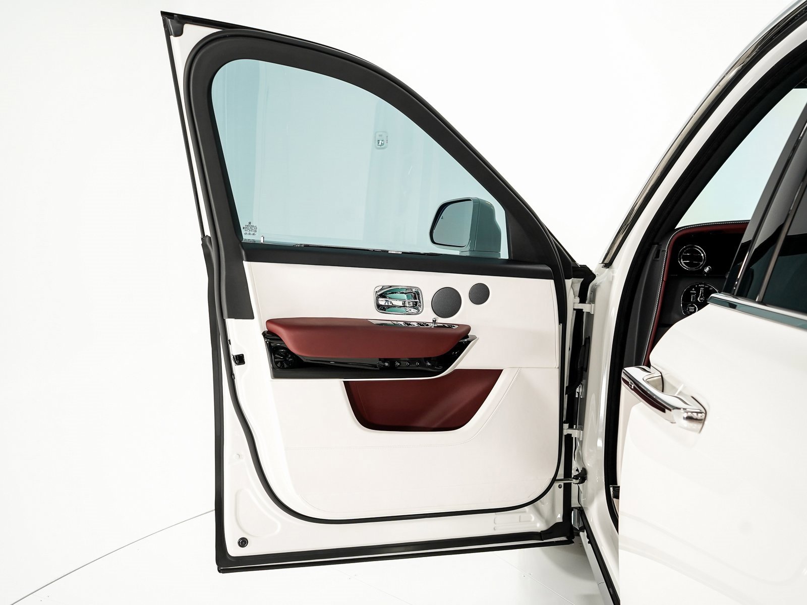 Certified 2025 Rolls-Royce Cullinan image 11