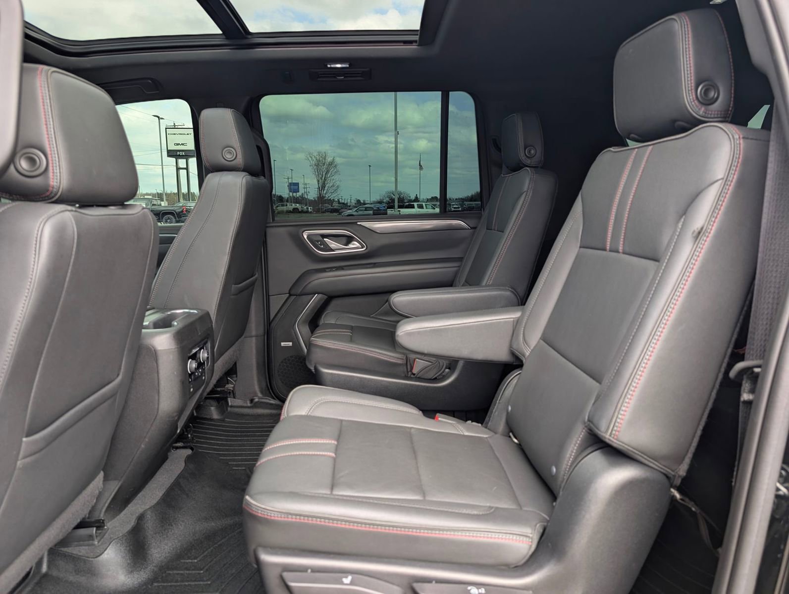 Used 2022 Chevrolet Suburban RST w/ Luxury Package AWD/4WD image 29