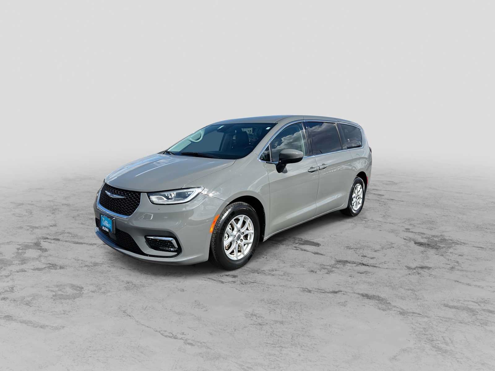 Used 2023 Chrysler Pacifica Touring-L FWD image 4