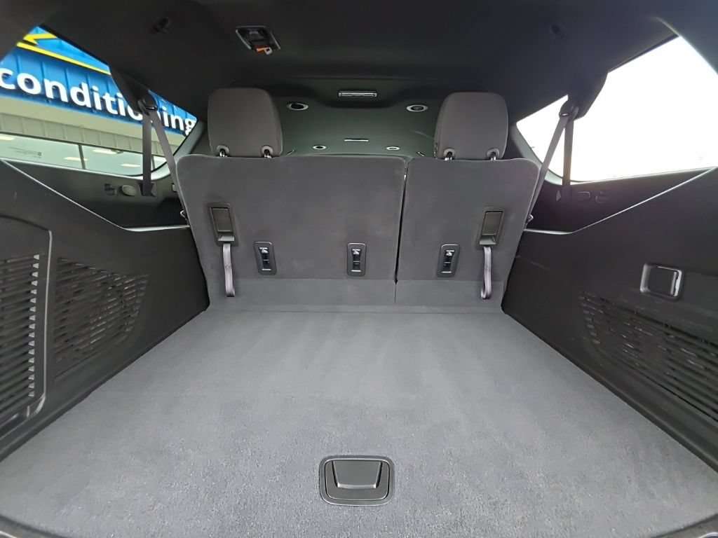 Used 2023 Chevrolet Suburban LS AWD/4WD image 11