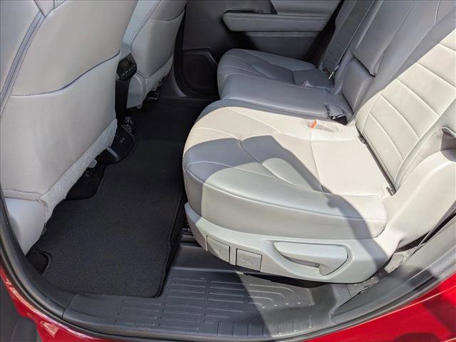 Used 2023 Toyota Highlander XLE image 19