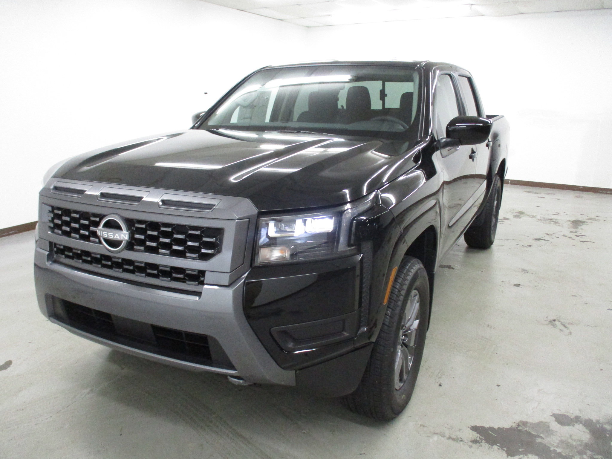 New 2026 Nissan Frontier SV w/ SV Convenience Package AWD/4WD image 1