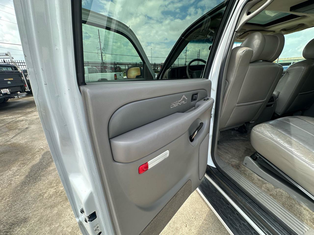 Used 2002 GMC Yukon XL Denali AWD/4WD image 39
