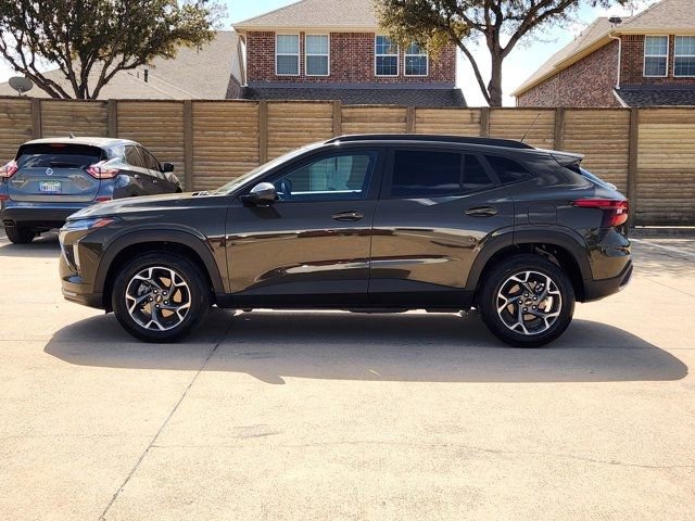 Used 2024 Chevrolet Trax LT w/ Sunroof Package image 12