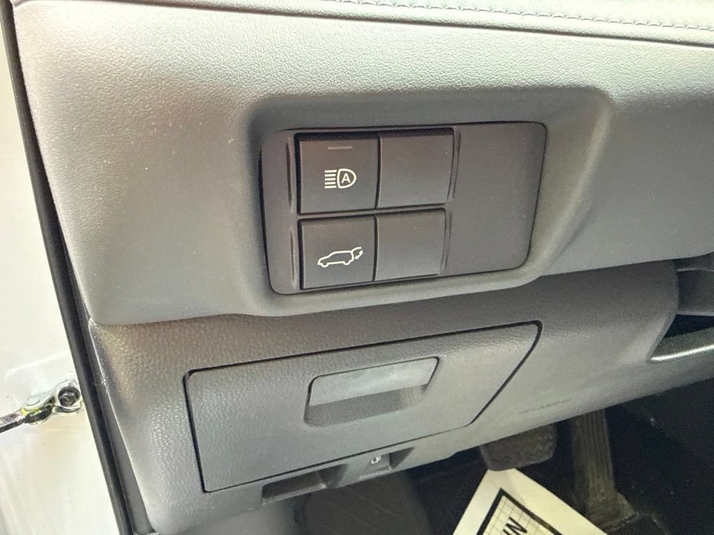 Used 2022 Toyota Highlander LE AWD/4WD image 22