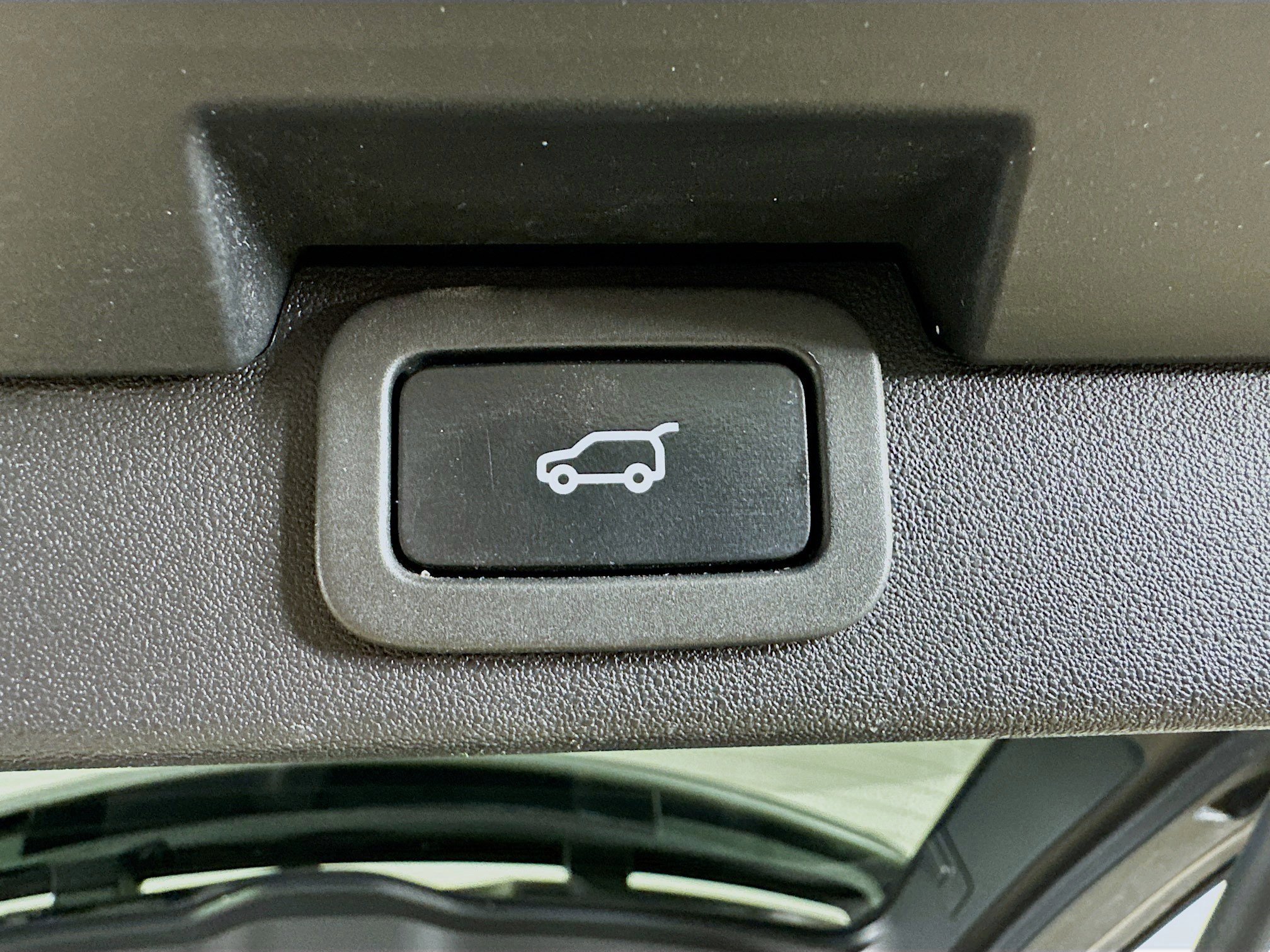 Used 2020 Land Rover Discovery SE image 47