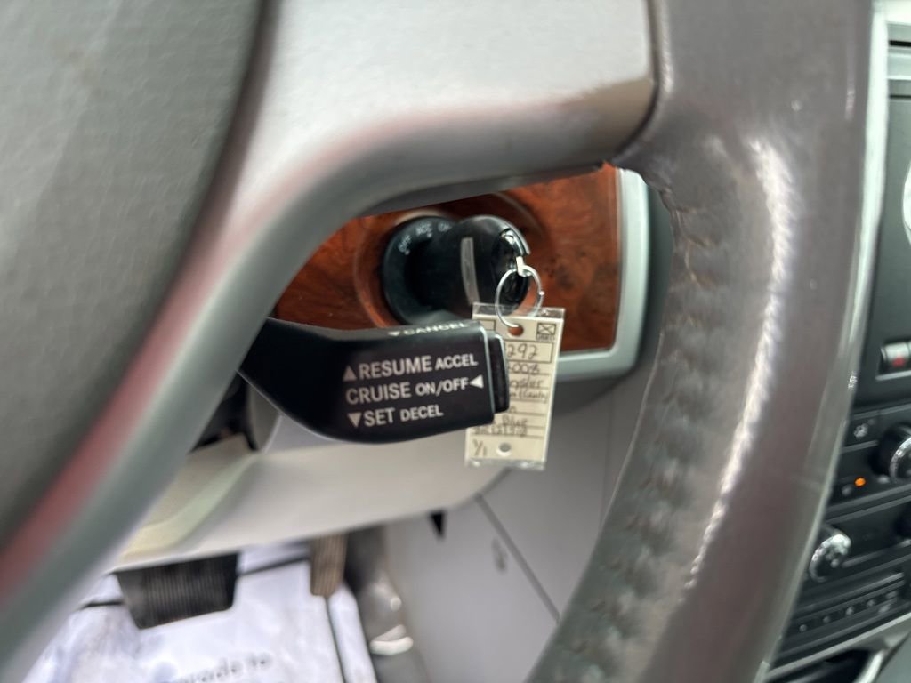 Used 2008 Chrysler Town & Country Touring image 14