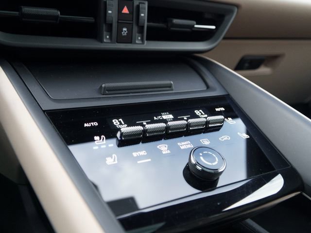 Certified 2025 Porsche Macan 4 Electric image 27