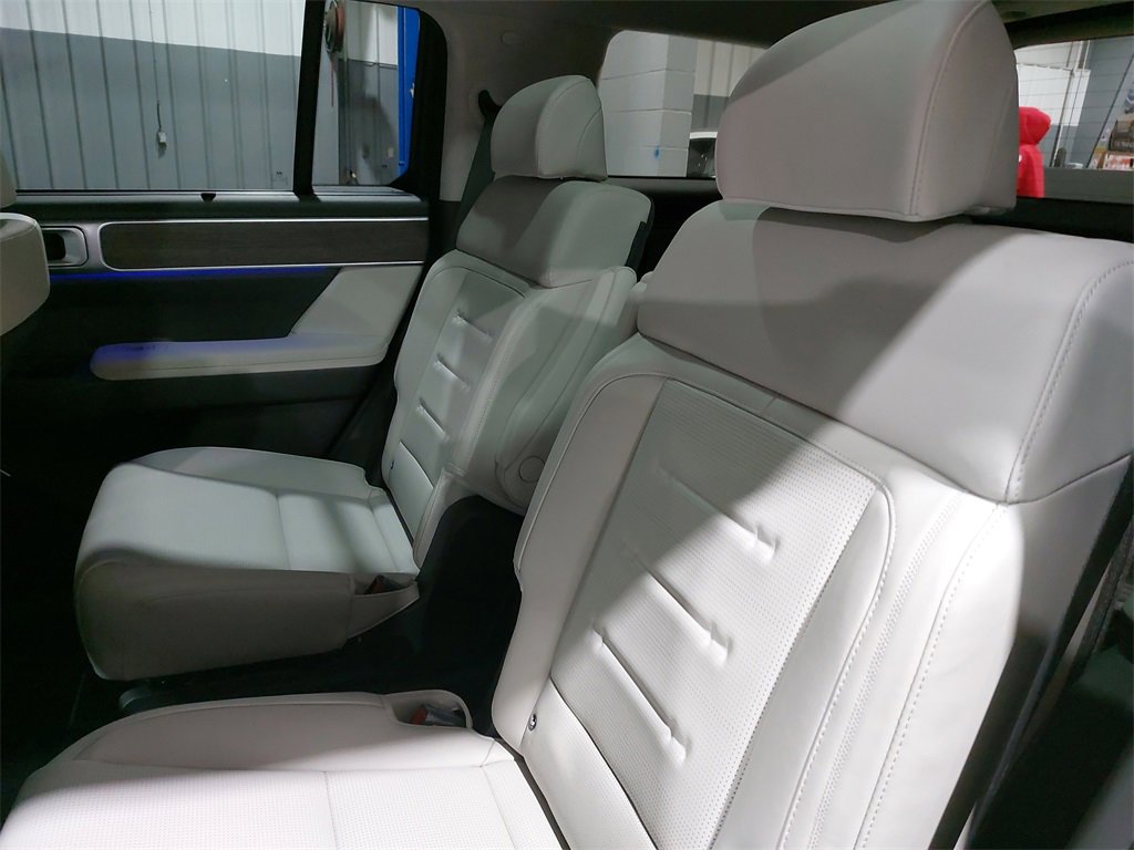 Used 2025 Hyundai Santa Fe Calligraphy image 15