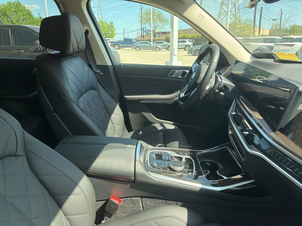 Used 2025 BMW X7 xDrive40i w/ Climate Comfort Package image 4