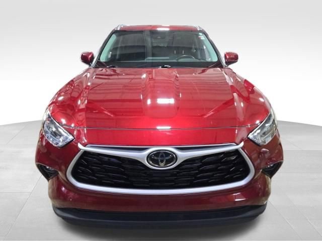 Used 2021 Toyota Highlander XLE image 9