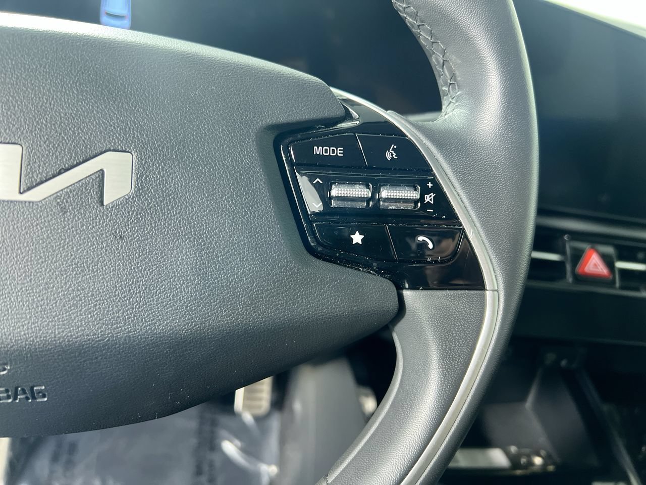 Certified 2025 Kia Niro EX Touring FWD image 19