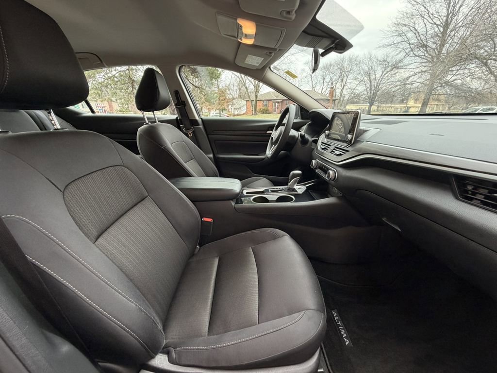 Used 2024 Nissan Altima 2.5 SV image 23