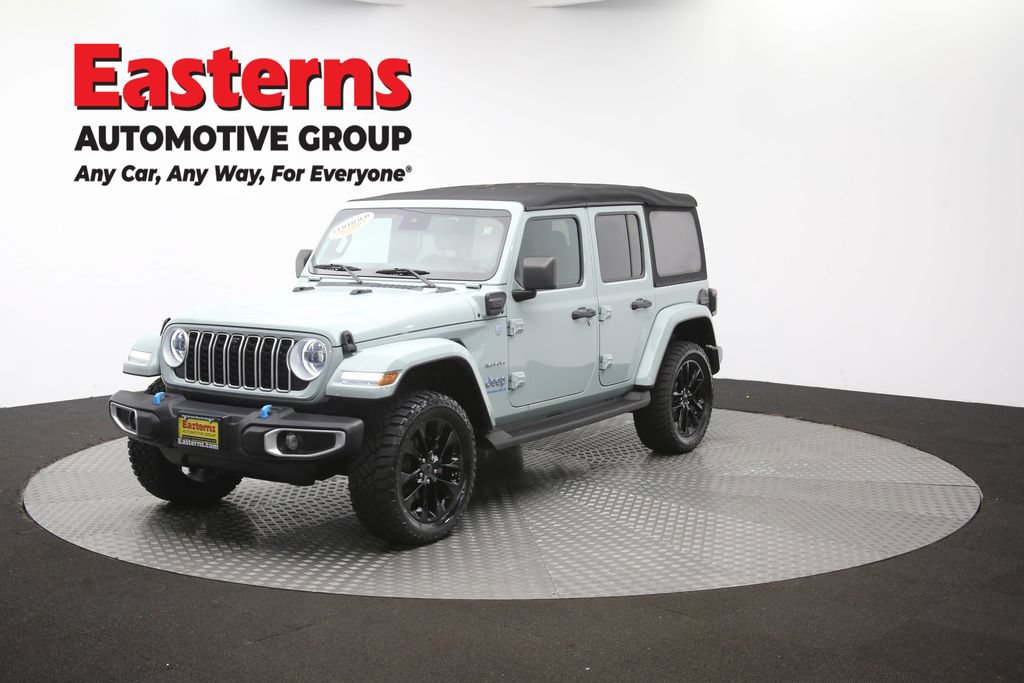 Used 2024 Jeep Wrangler Unlimited Sahara w/ Technology Group AWD/4WD image 57