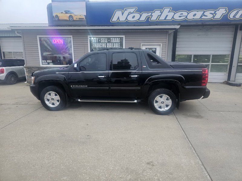 Used 2008 Chevrolet Avalanche LT AWD/4WD image 2