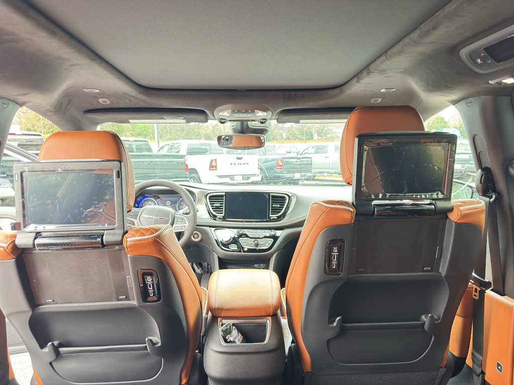 New 2026 Chrysler Pacifica Pinnacle w/ Trailer Tow Group image 26