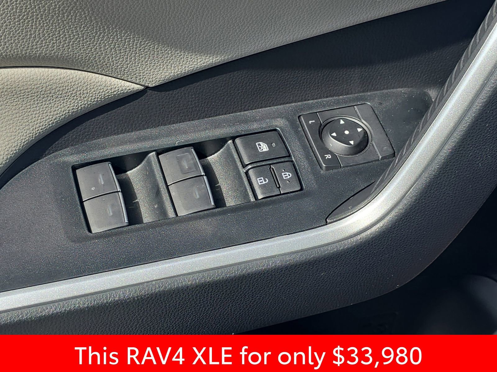 Used 2025 Toyota RAV4 XLE FWD image 33