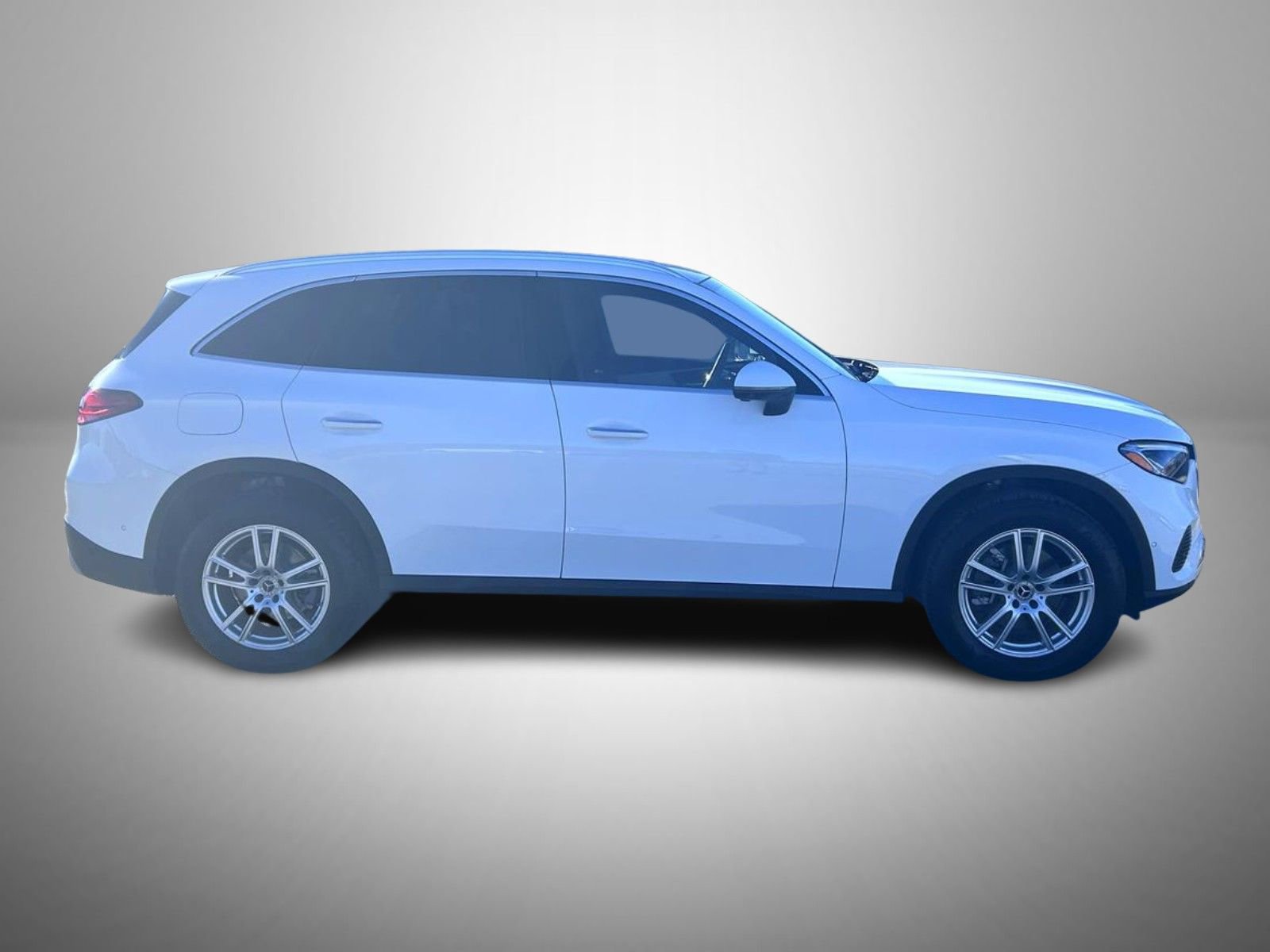 Used 2025 Mercedes-Benz GLC 300 4MATIC image 3