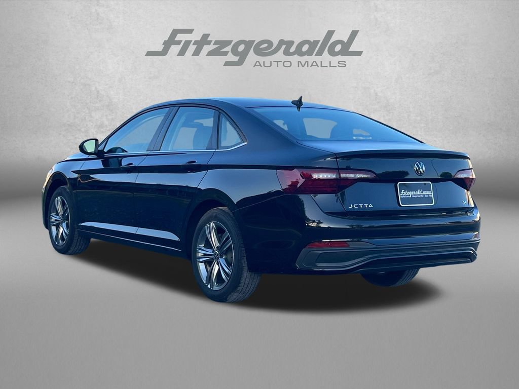 Used 2024 Volkswagen Jetta SE FWD image 9