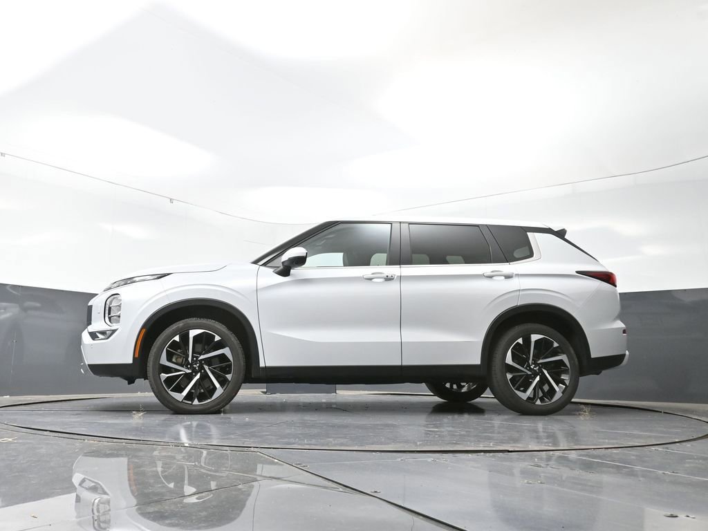 Used 2024 Mitsubishi Outlander SE image 54