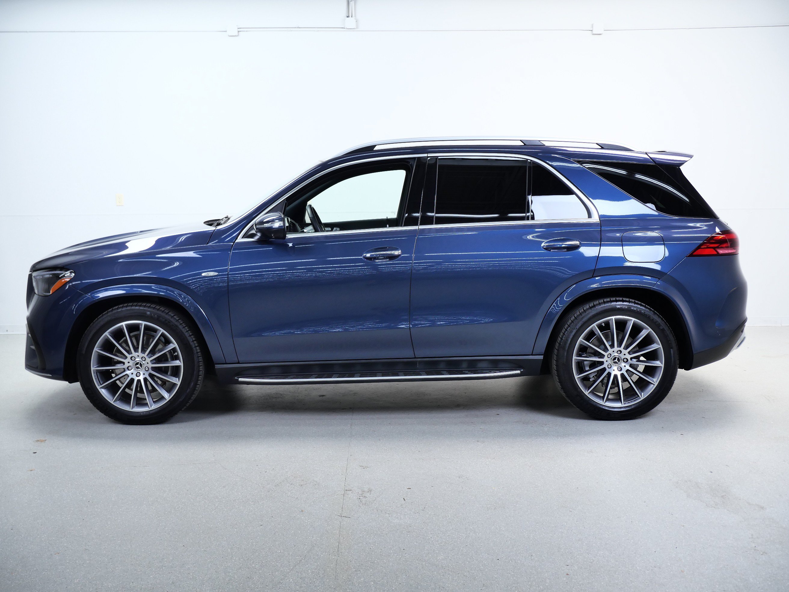 Certified 2025 Mercedes-Benz GLE 450e 4MATIC image 10