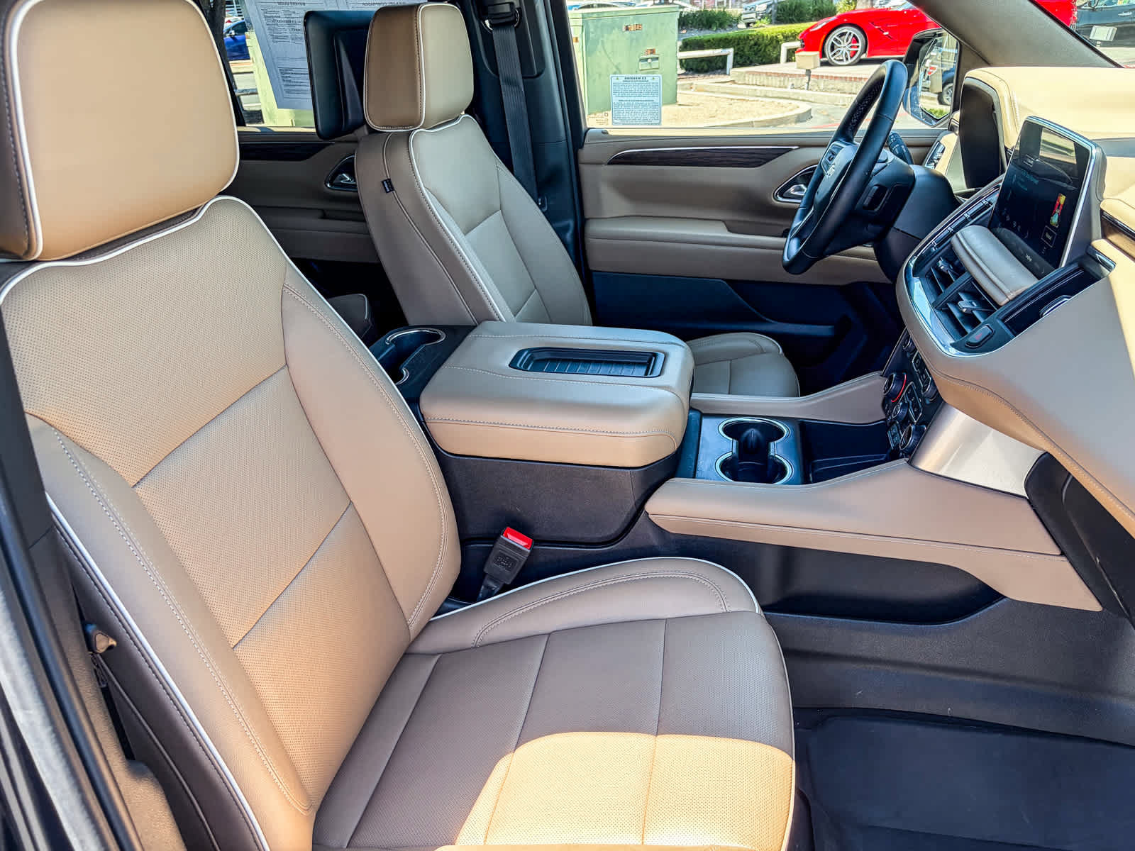 Used 2024 Chevrolet Tahoe Premier AWD/4WD image 16