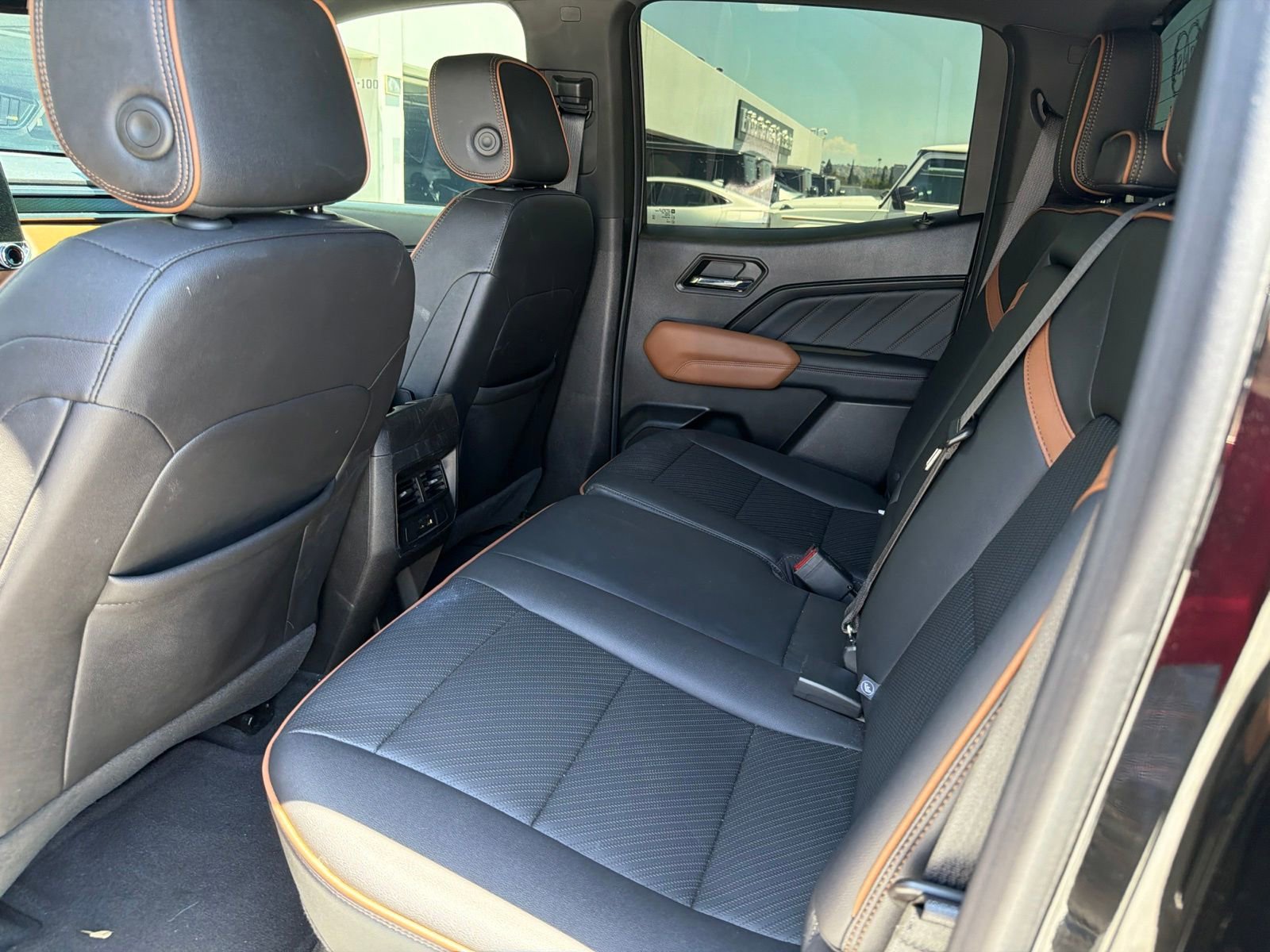 Used 2023 GMC Canyon AT4 w/ AT4 Premium Package AWD/4WD image 9