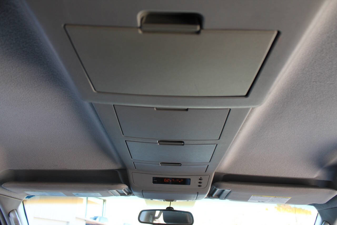 Used 2005 Nissan Titan LE w/ (R02) LE Off-Road Pkg image 37