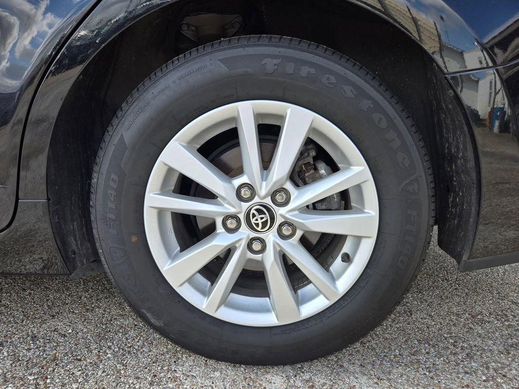 Used 2025 Toyota Camry LE image 32