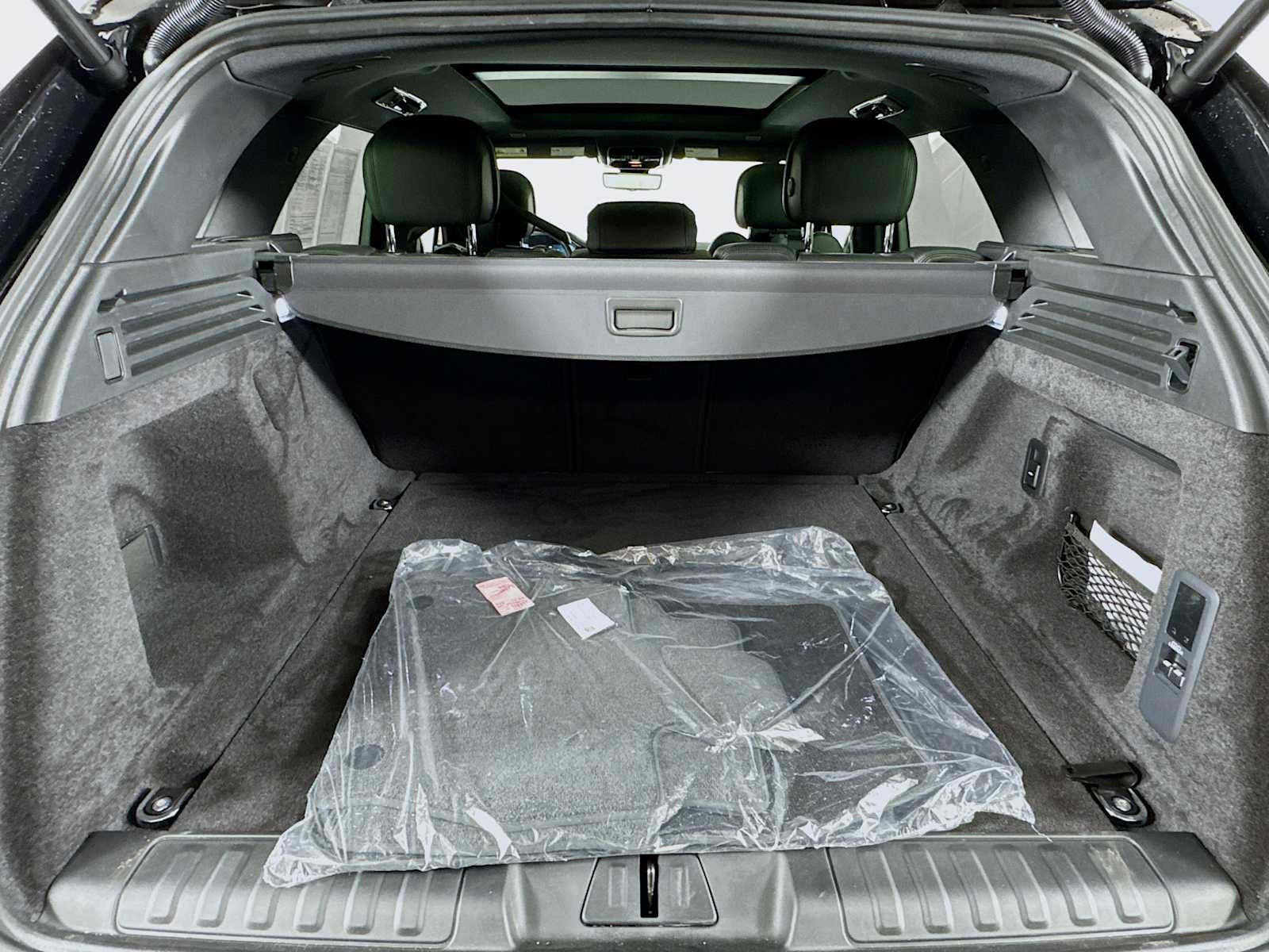 Used 2025 Land Rover Range Rover Sport SE image 26