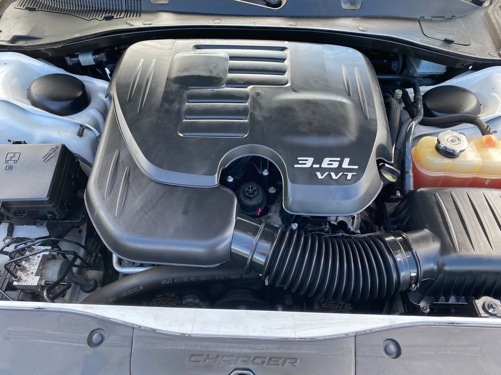 Used 2017 Dodge Charger SXT RWD image 28