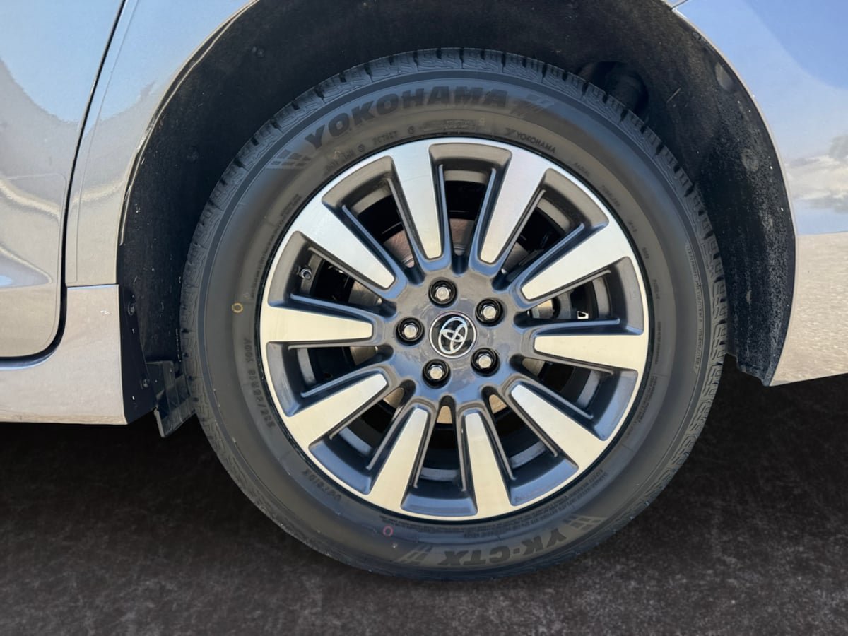 Used 2018 Toyota Sienna XLE w/ XLE Navigation Package AWD/4WD image 9