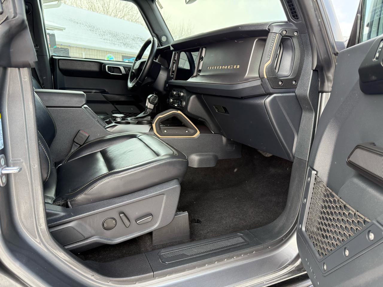 Used 2025 Ford Bronco Badlands image 10