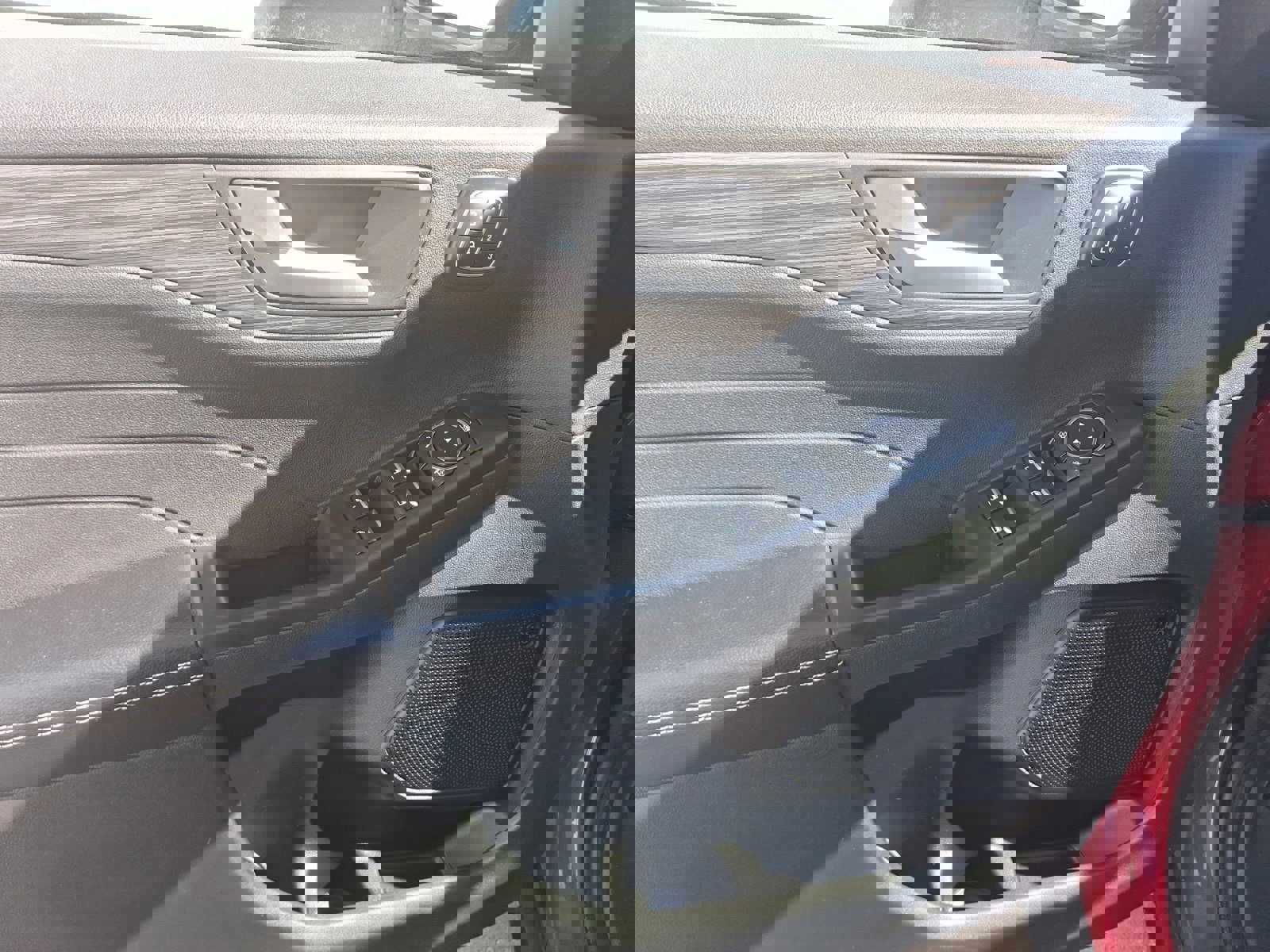 Used 2023 Ford Escape Platinum w/ Premium Technology Package image 21