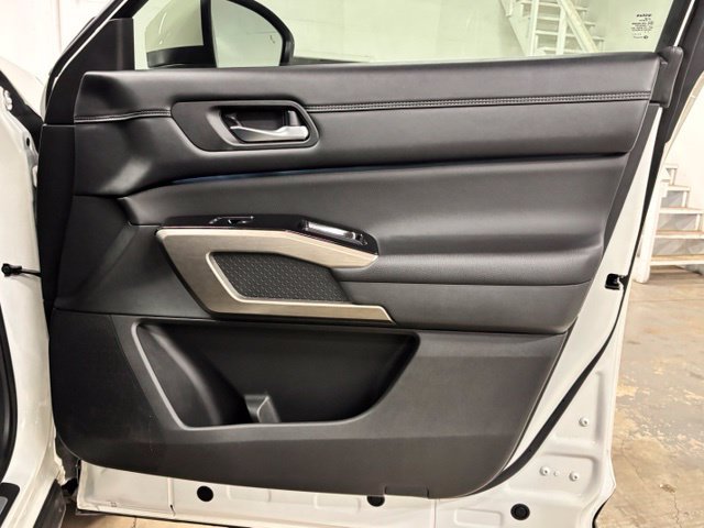 Used 2023 Nissan Pathfinder Platinum FWD image 23